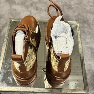 citysole lace up boot in signature jacquard